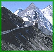 Grossglockner Hochalpenstrasse - Fuscher Trl, vzadu Sonnenwelleck (3 261m)