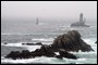 Pointe du Raz - majky s plachetnikou, vzadu hore helikopetra