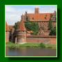 Majesttny Malbork spoza rieky Nogat